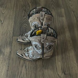 Laredo girls cowboy boots. Size 11.